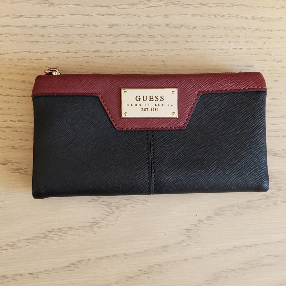 GUESS wallet